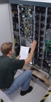 APC 1YR NBD ON-SITE SVC FACTORY WARRANTY UPG APC — view 2